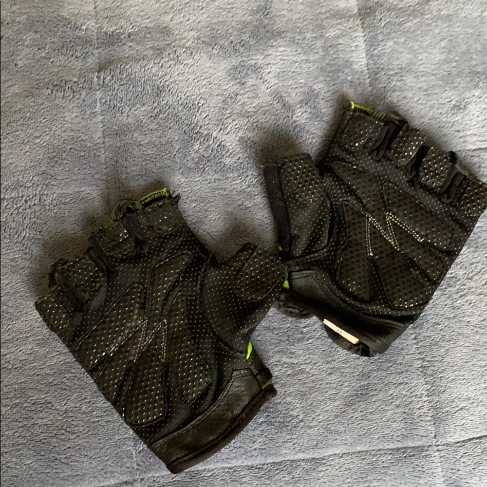 Gym gloves 🧤 - Picture 2 of 4